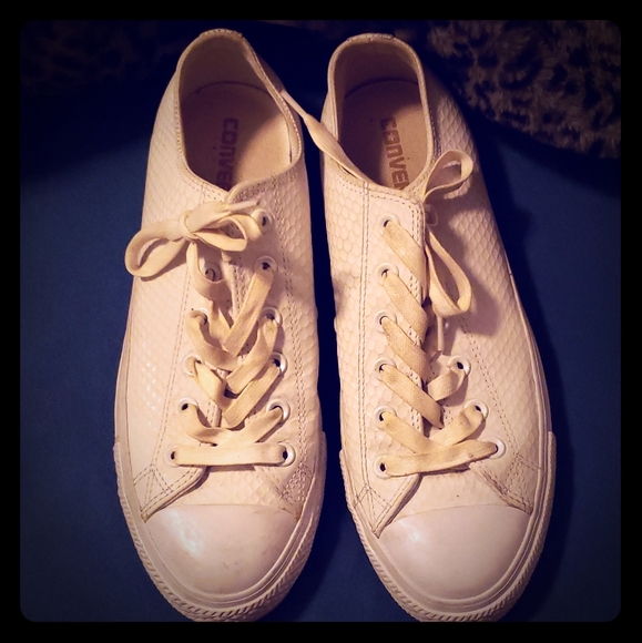 navy women's dress shoes wide